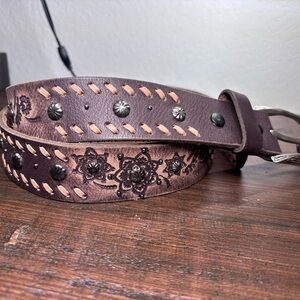 Natural Reflections Silver-Tone Buckle Leather Belt in Brown